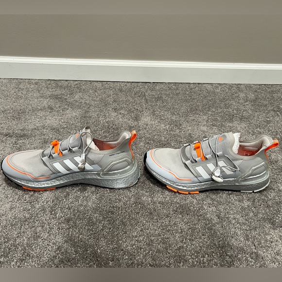 Size 9.5 - adidas UltraBoost Winter.Rdy Grey Signal Orange - Picture 4 of 6